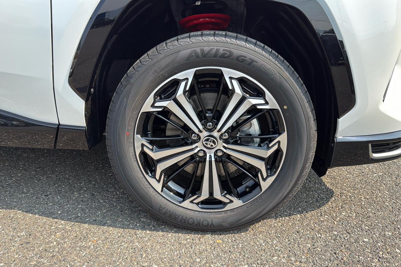 2025 Toyota RAV4 Plug-In Hybrid XSE TECH Photo