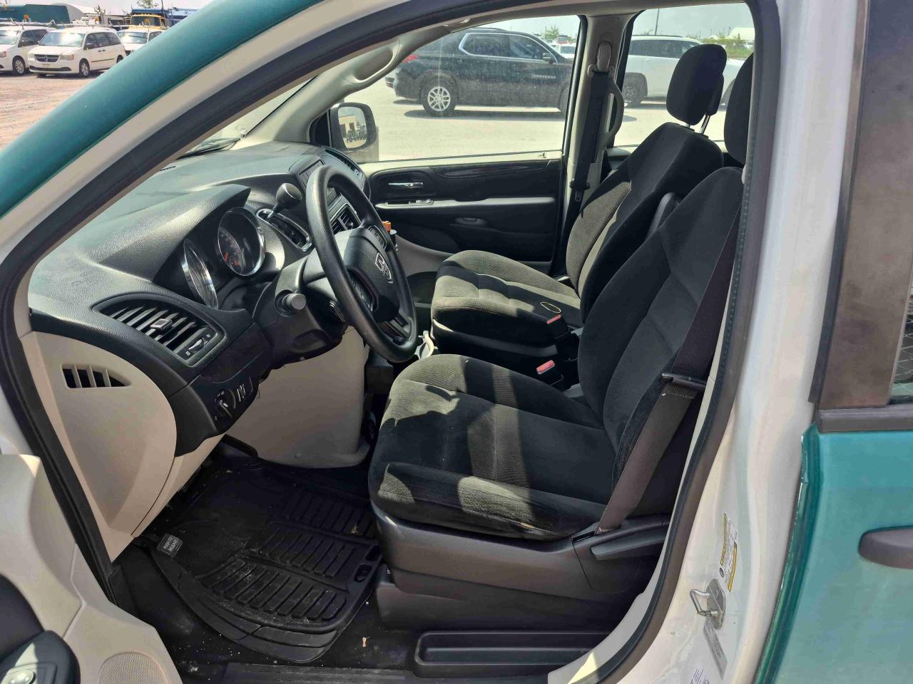 2016 Dodge Grand Caravan SE - Photo #8