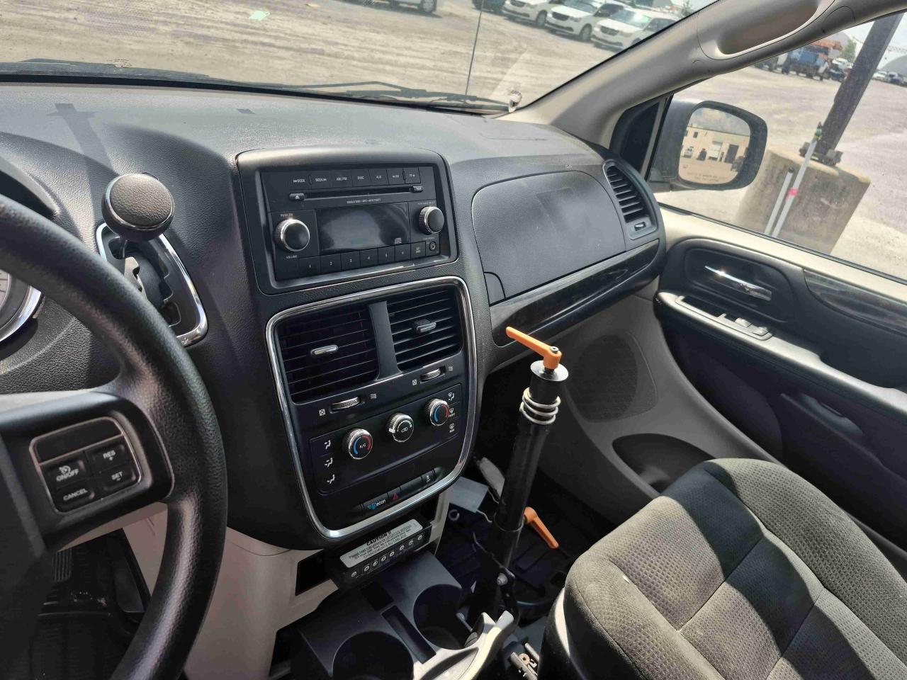 2016 Dodge Grand Caravan SE - Photo #10