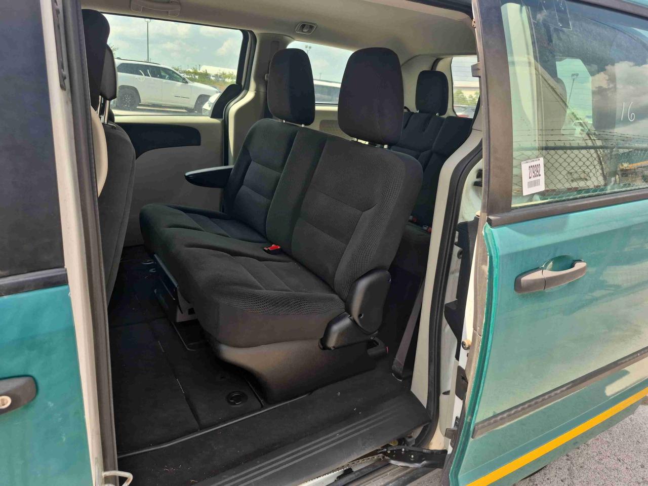2016 Dodge Grand Caravan SE - Photo #12