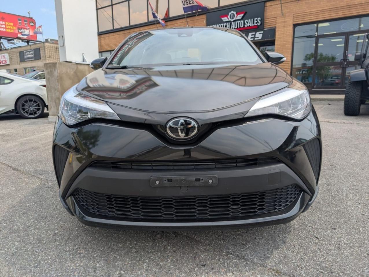 2022 Toyota C-HR XLE - Photo #8