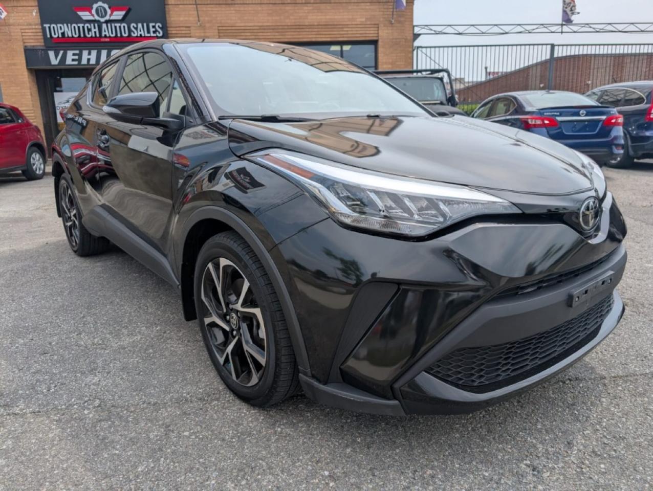 2022 Toyota C-HR XLE - Photo #7