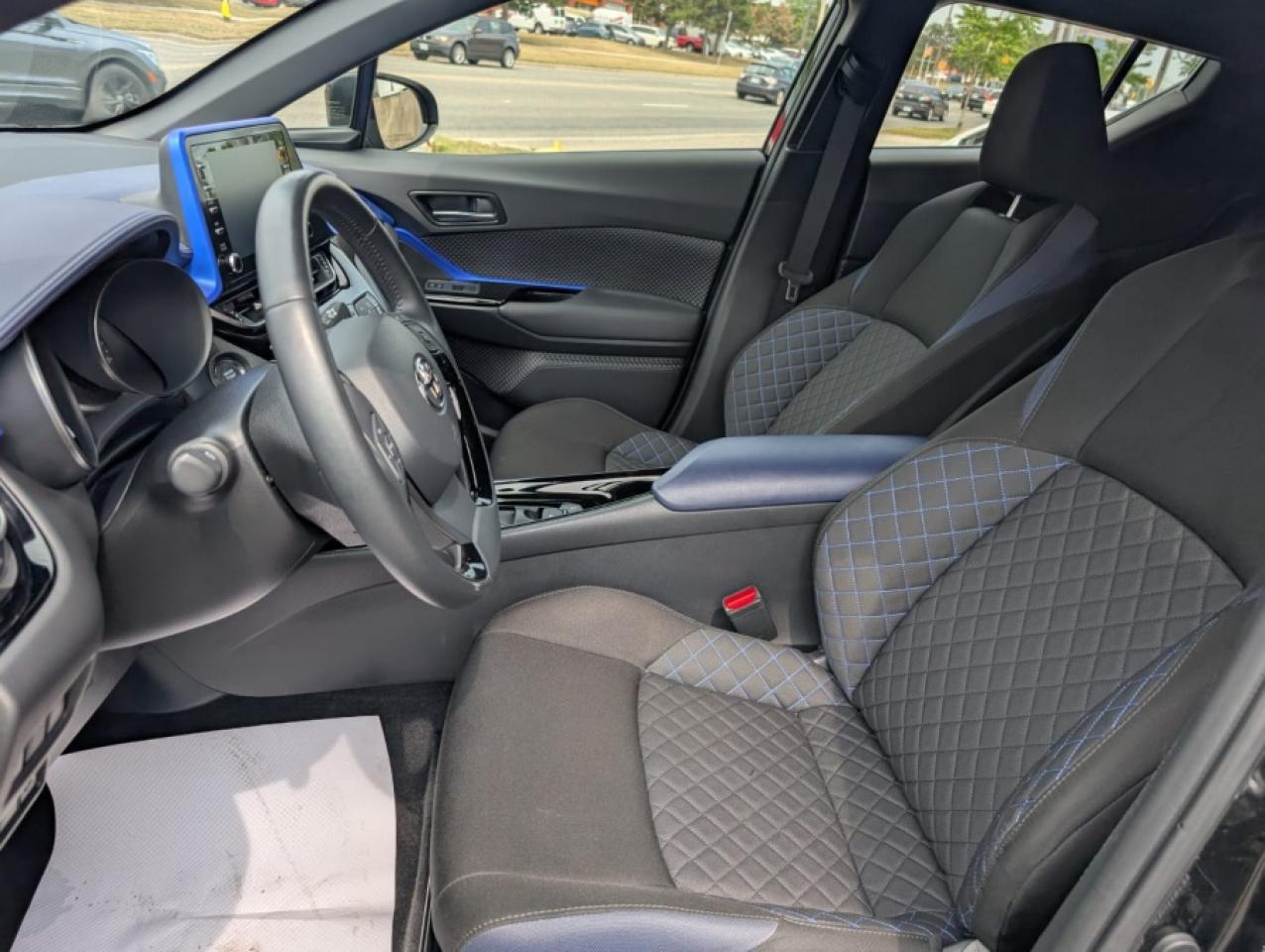 2022 Toyota C-HR XLE - Photo #10