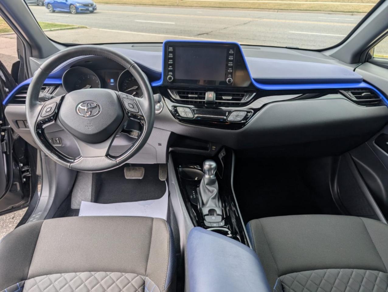 2022 Toyota C-HR XLE - Photo #18