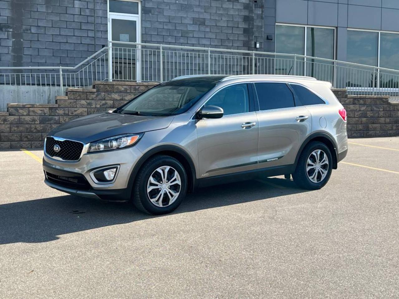 Used 2016 Kia Sorento EX for sale in Calgary, AB