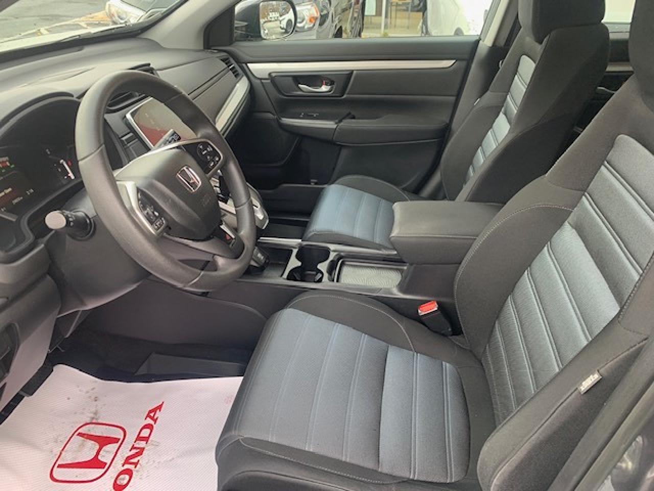 2017 Honda CR-V LX Photo4