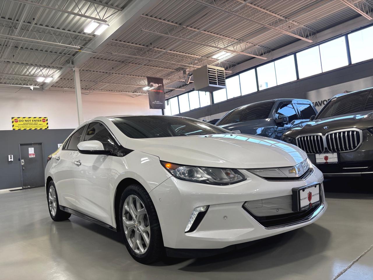 2018 Chevrolet Volt Premier|HATCHBACK|HYBRID|NAV|BOSE|LEATHER|SAFETECH - Photo #2