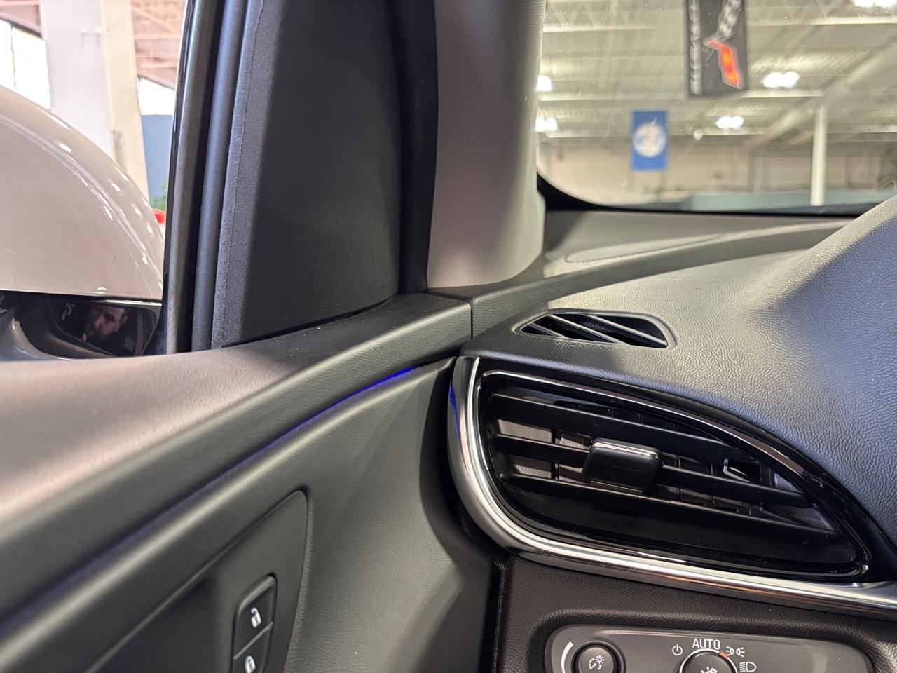 2018 Chevrolet Volt Premier|HATCHBACK|HYBRID|NAV|BOSE|LEATHER|SAFETECH - Photo #11
