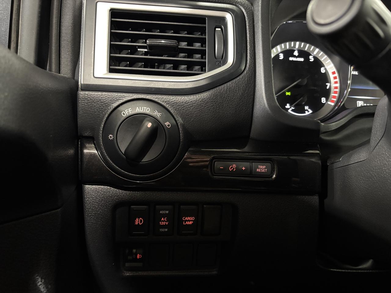 2018 Nissan Titan SV Midnight Edition|V8|4X4|CREW|NAV|HEATEDSEATS|++ - Photo #12