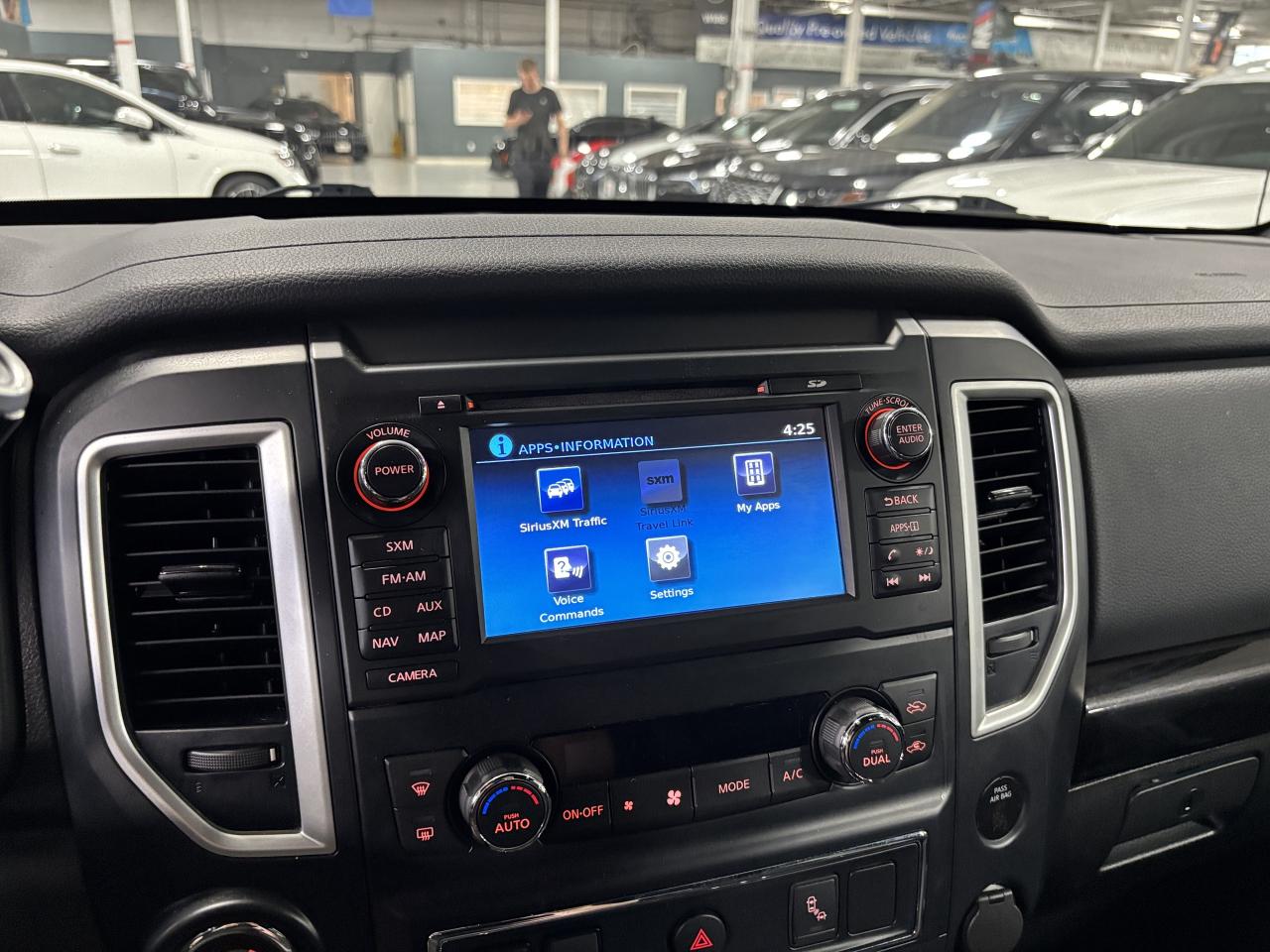 2018 Nissan Titan SV Midnight Edition|V8|4X4|CREW|NAV|HEATEDSEATS|++ - Photo #15