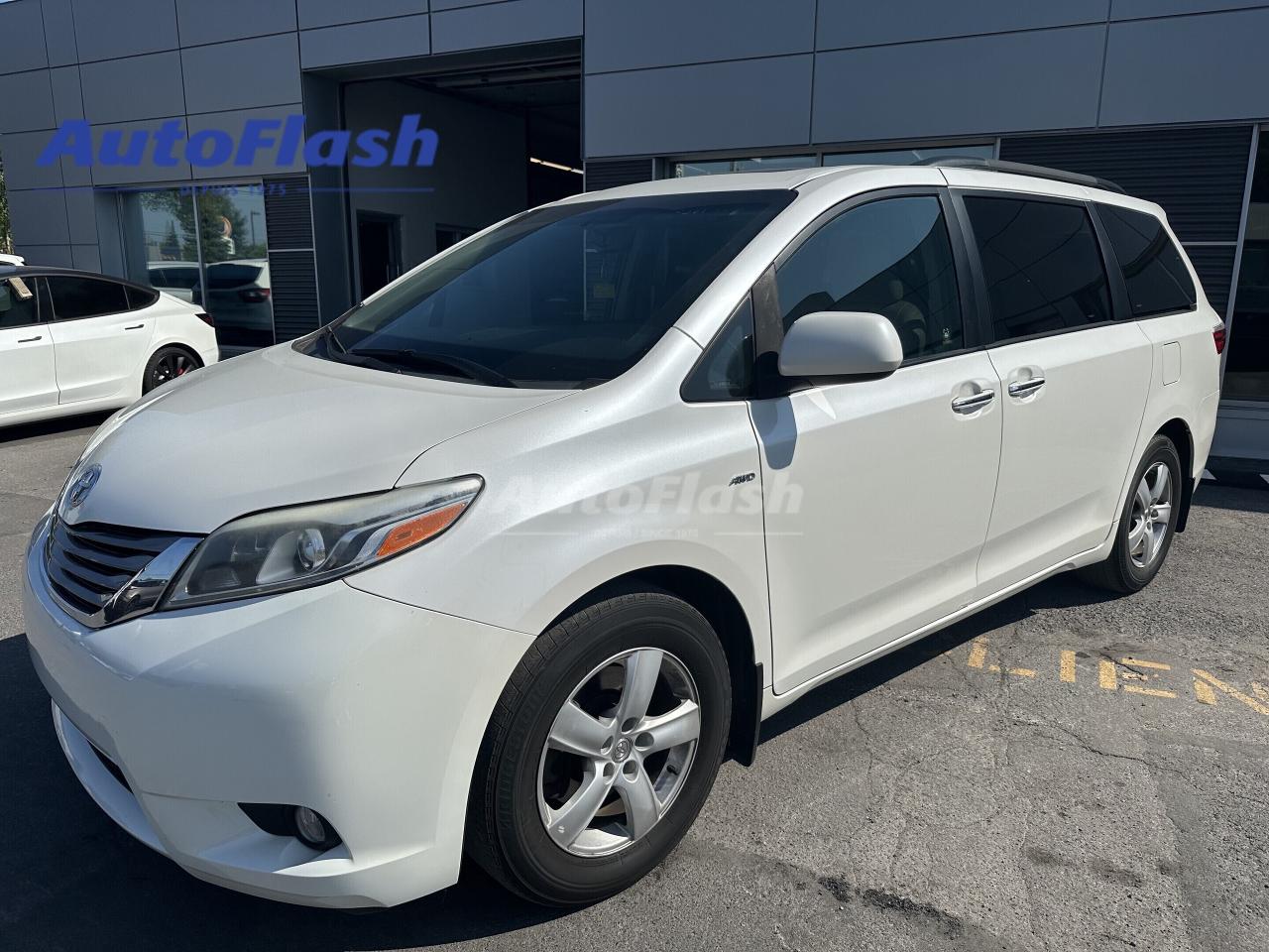 Used 2016 Toyota Sienna XLE,AWD,CUIR,TOIT OUVRANT,7-PASSAGERS for sale in Saint-Hubert, QC
