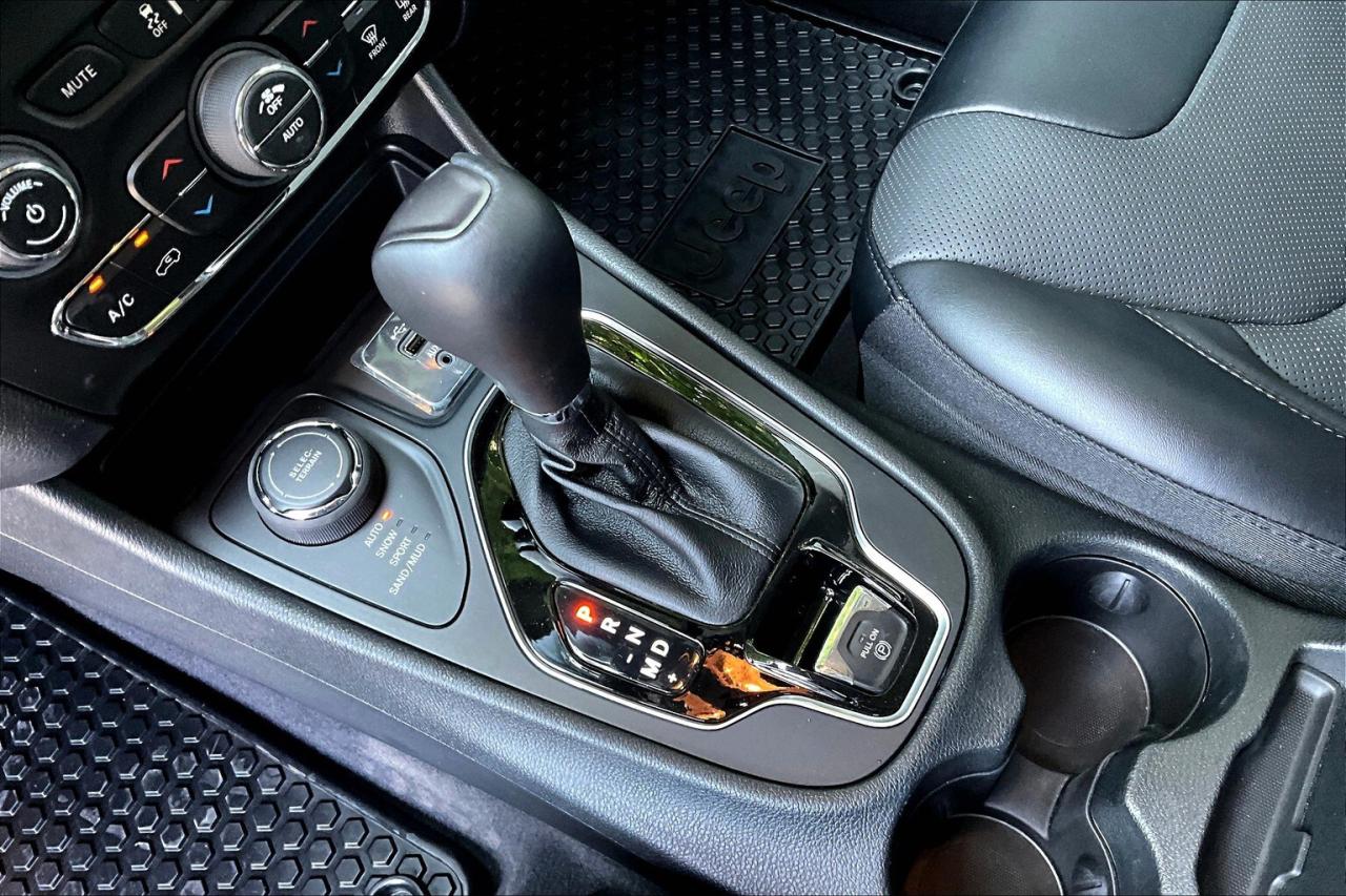 2022 Jeep Cherokee Limited Elite | Panoroof | Alpine | Tow Pkg | 4X4 Photo