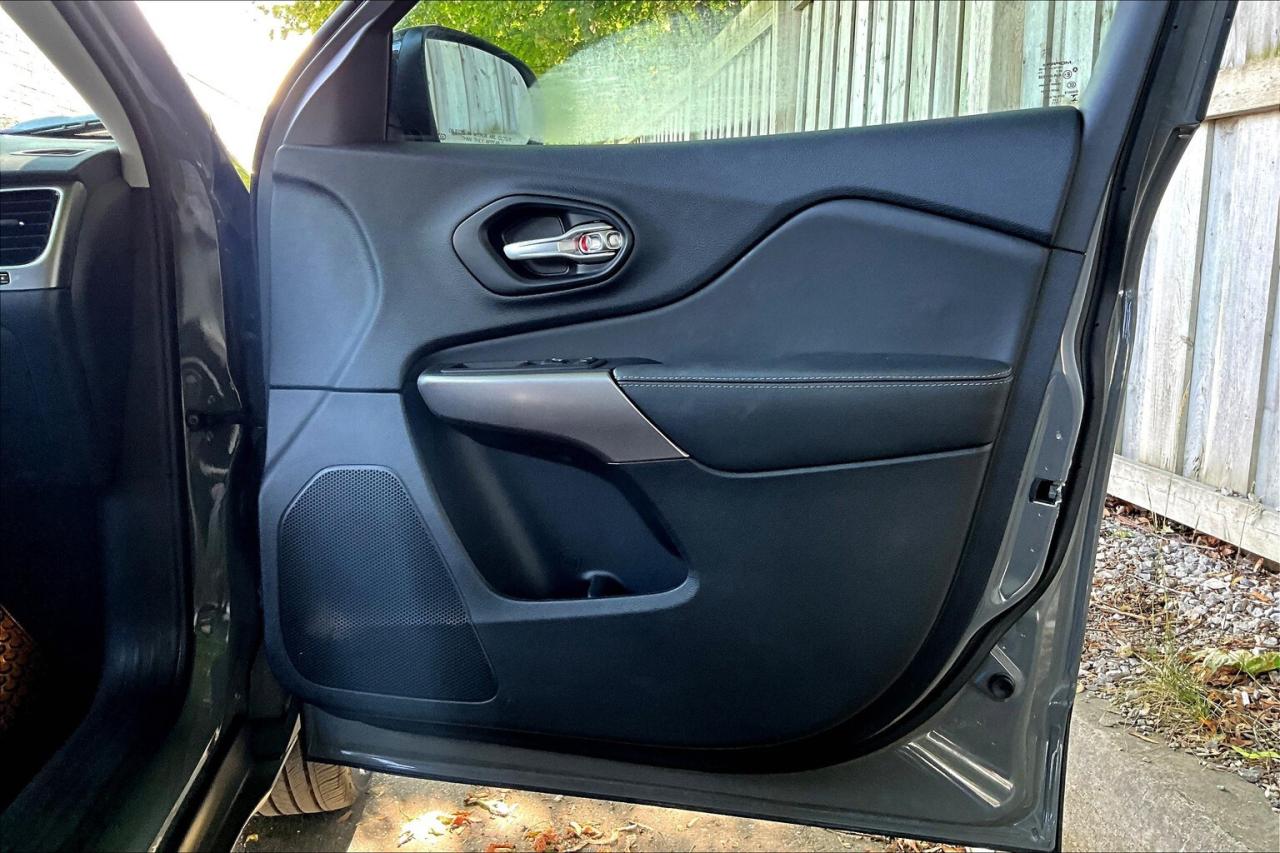 2022 Jeep Cherokee Limited Elite | Panoroof | Alpine | Tow Pkg | 4X4 Photo