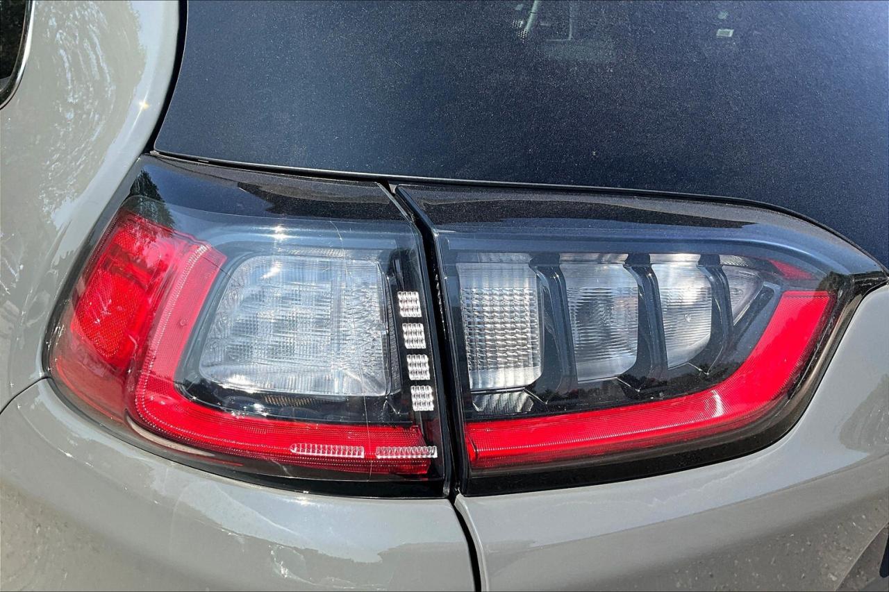 2022 Jeep Cherokee Limited Elite | Panoroof | Alpine | Tow Pkg | 4X4 Photo