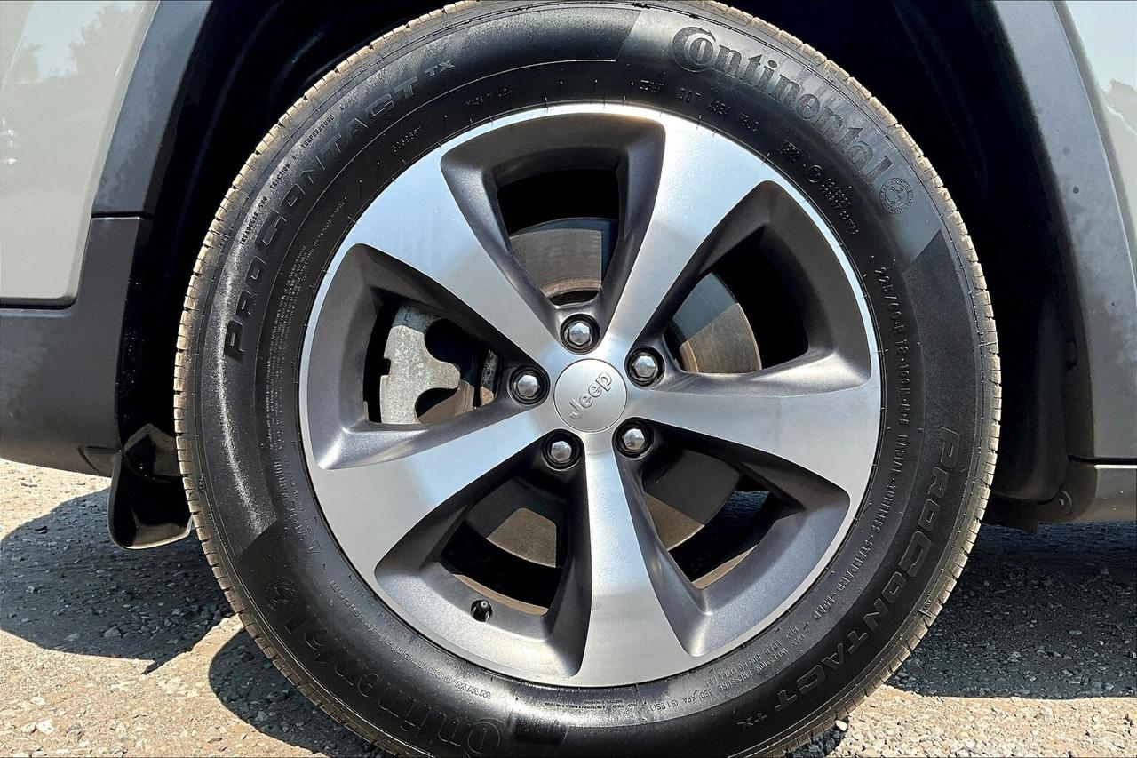 2022 Jeep Cherokee Limited Elite | Panoroof | Alpine | Tow Pkg | 4X4 Photo