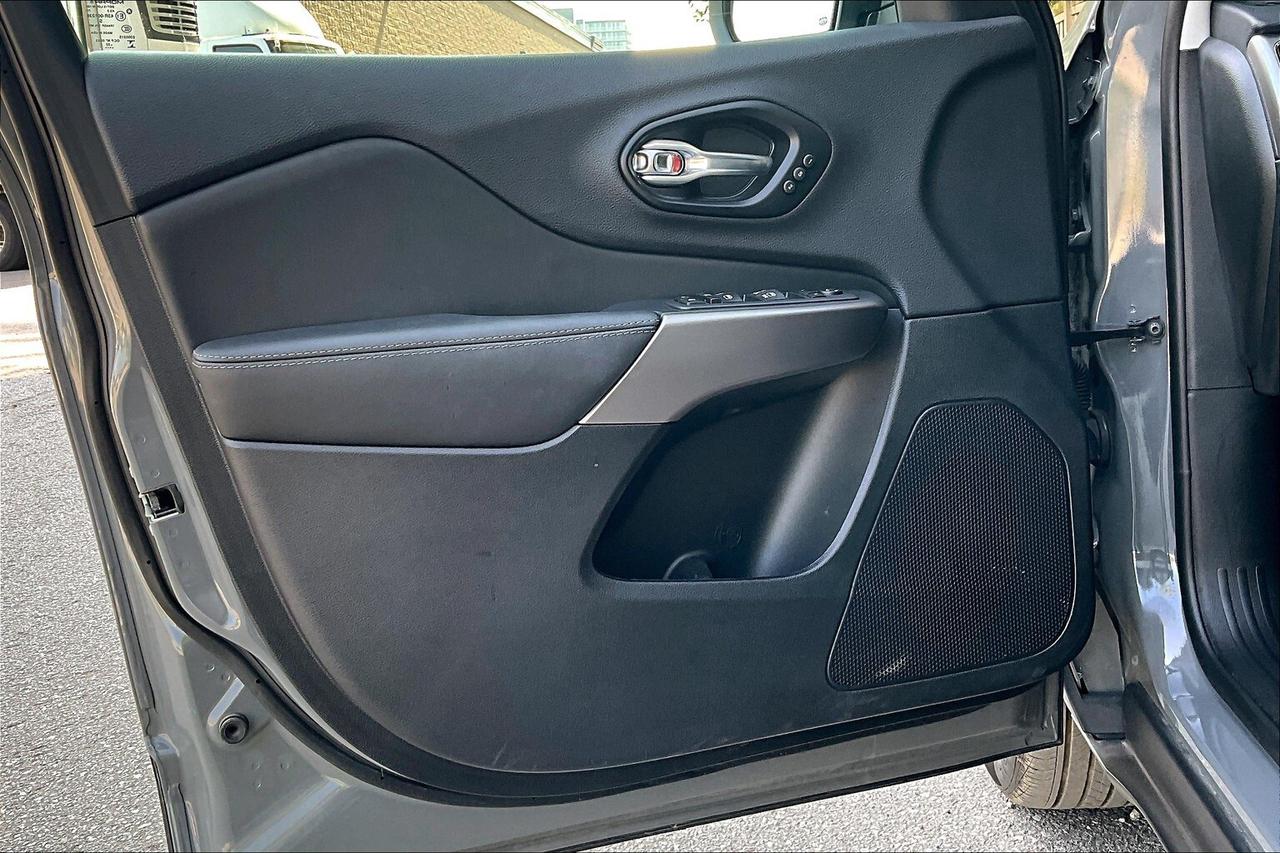 2022 Jeep Cherokee Limited Elite | Panoroof | Alpine | Tow Pkg | 4X4 Photo