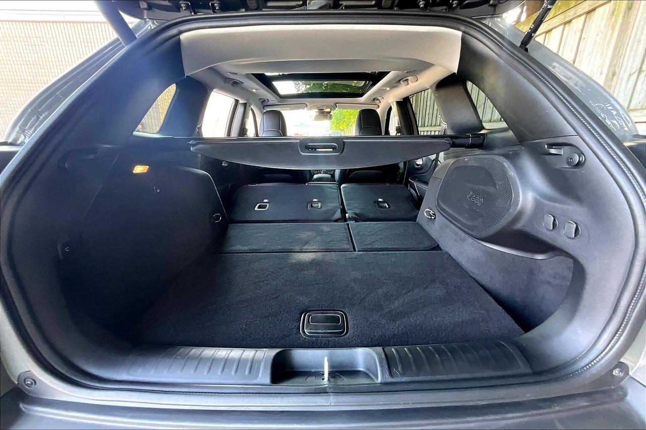 2022 Jeep Cherokee Limited Elite | Panoroof | Alpine | Tow Pkg | 4X4 Photo