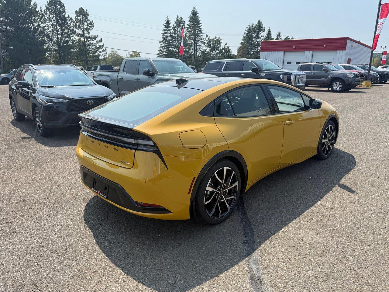 2025 Toyota Prius Plug-In Hybrid XSE Premium Photo4