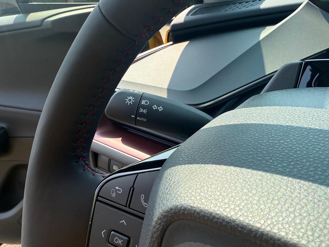 2025 Toyota Prius Plug-In Hybrid XSE Premium Photo