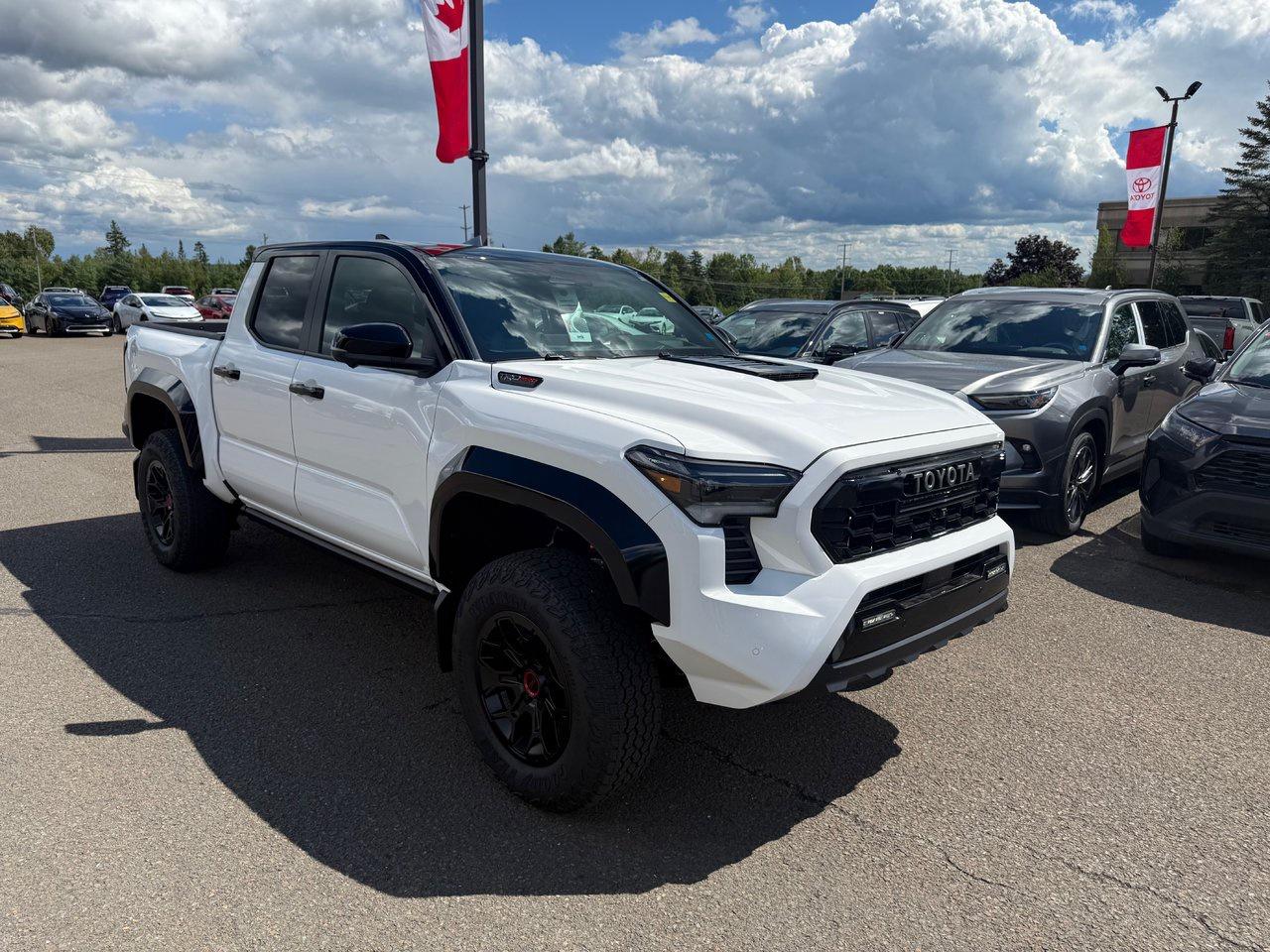 2025 Toyota Tacoma HYBRID TRD Pro Photo2