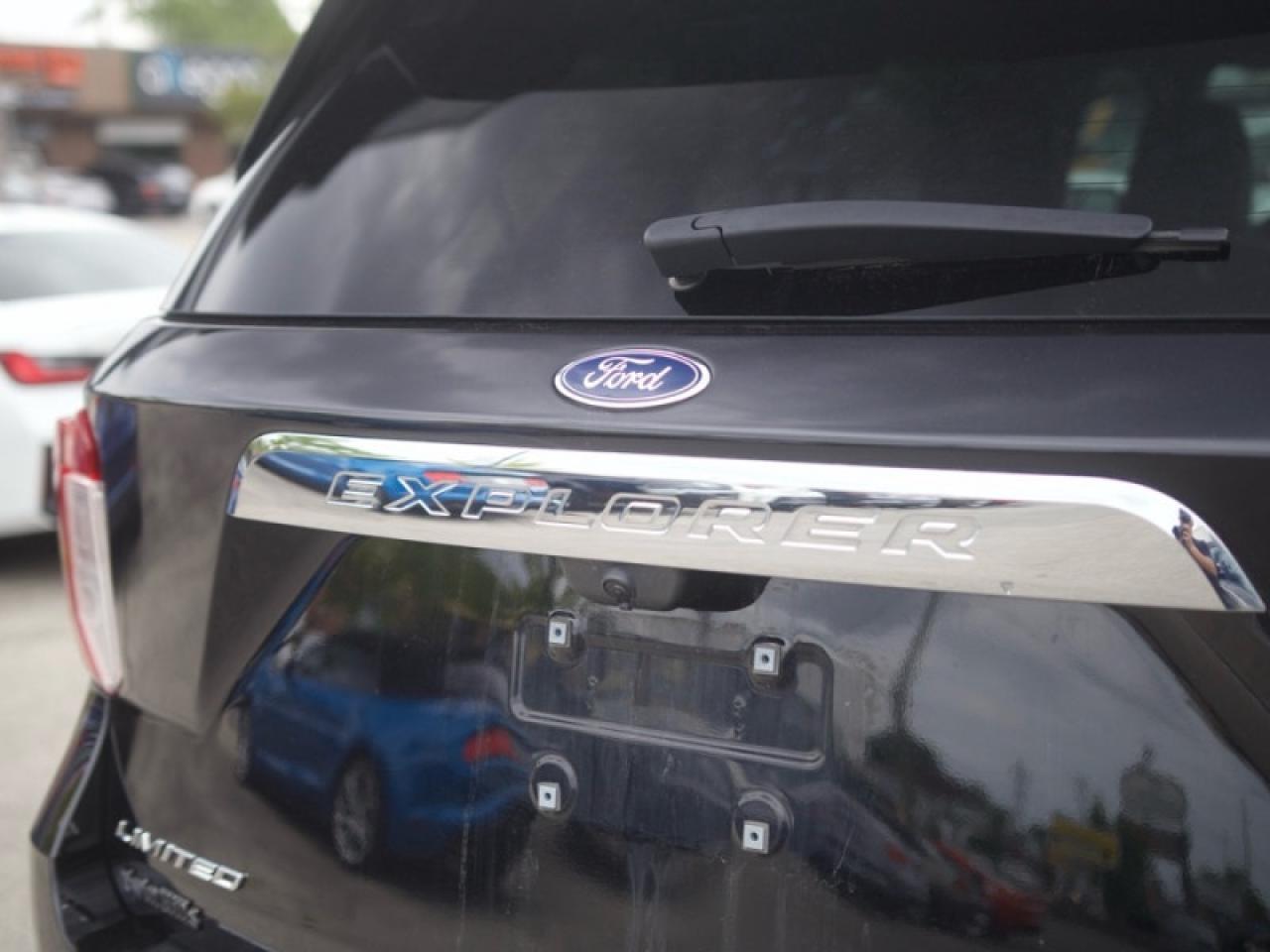 2021 Ford Explorer Limited  **TWIN ROOF - TOW PKG** Photo