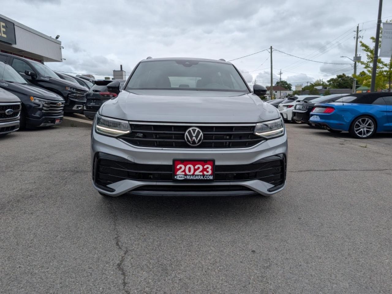 2023 Volkswagen Tiguan Comfortline R-Line Black Edition  **LOW KMS - 1 OWNER** Photo