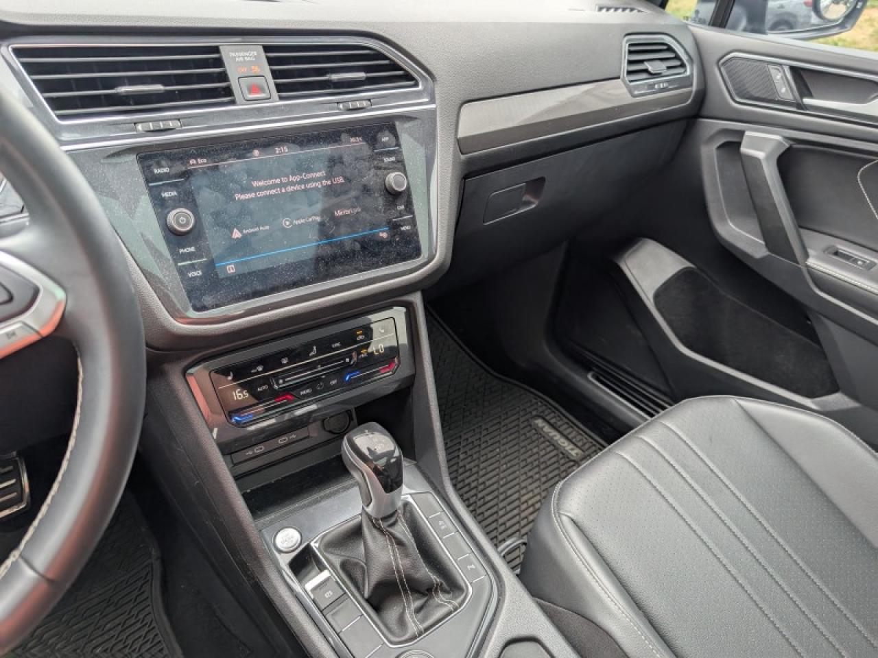 2023 Volkswagen Tiguan Comfortline R-Line Black Edition  **LOW KMS - 1 OWNER** Photo