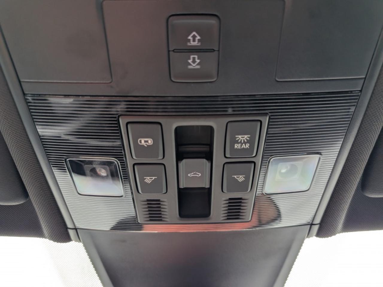 2023 Volkswagen Tiguan Comfortline R-Line Black Edition  **LOW KMS - 1 OWNER** Photo