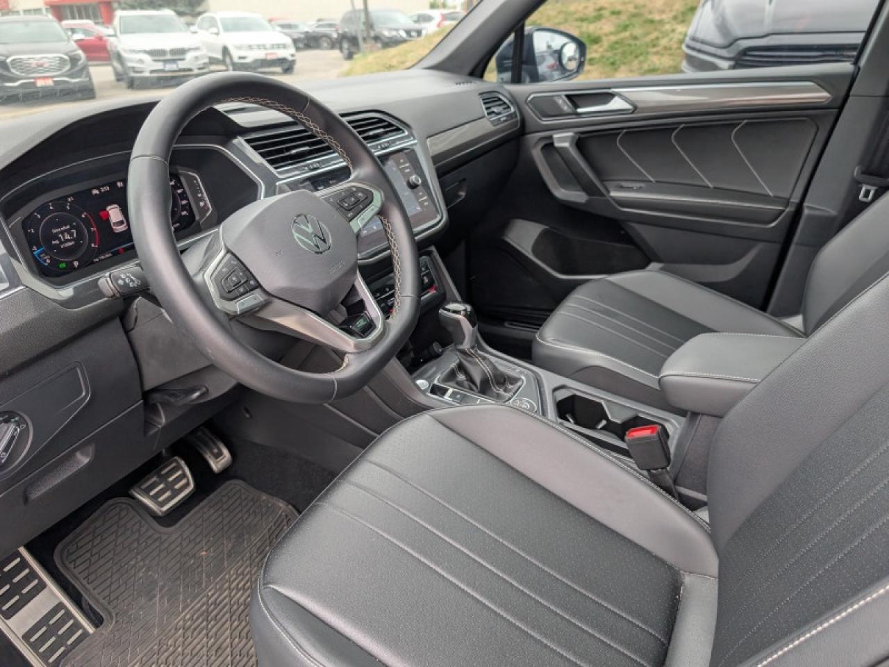 2023 Volkswagen Tiguan Comfortline R-Line Black Edition  **LOW KMS - 1 OWNER** Photo