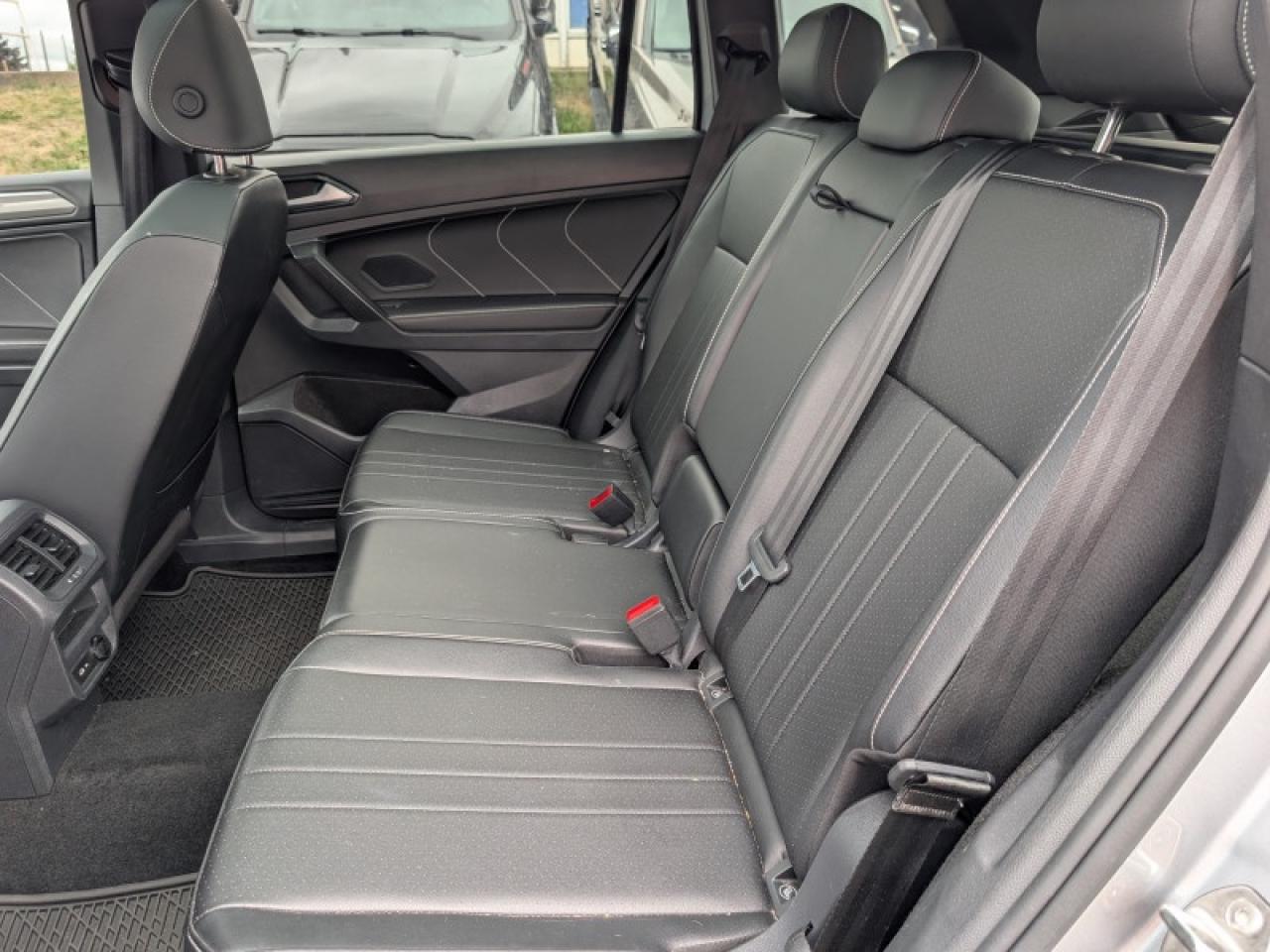 2023 Volkswagen Tiguan Comfortline R-Line Black Edition  **LOW KMS - 1 OWNER** Photo