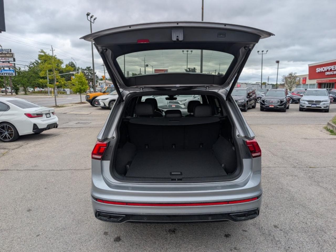 2023 Volkswagen Tiguan Comfortline R-Line Black Edition  **LOW KMS - 1 OWNER** Photo