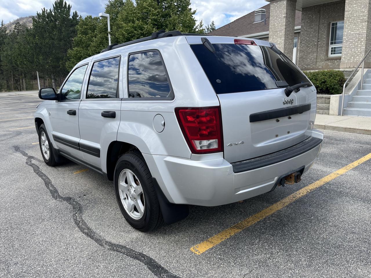 2005 Jeep Grand Cherokee LAREDO 4WD - Photo #3