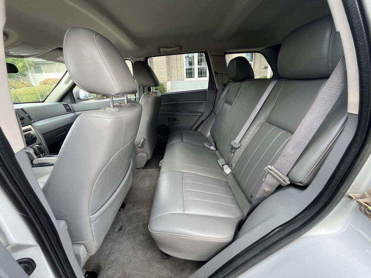 2005 Jeep Grand Cherokee LAREDO 4WD - Photo #10