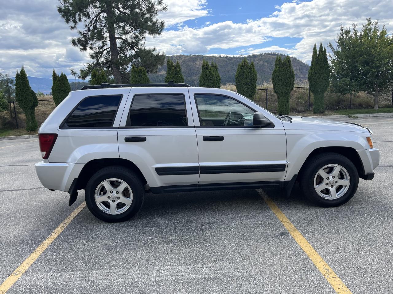 2005 Jeep Grand Cherokee LAREDO 4WD - Photo #6
