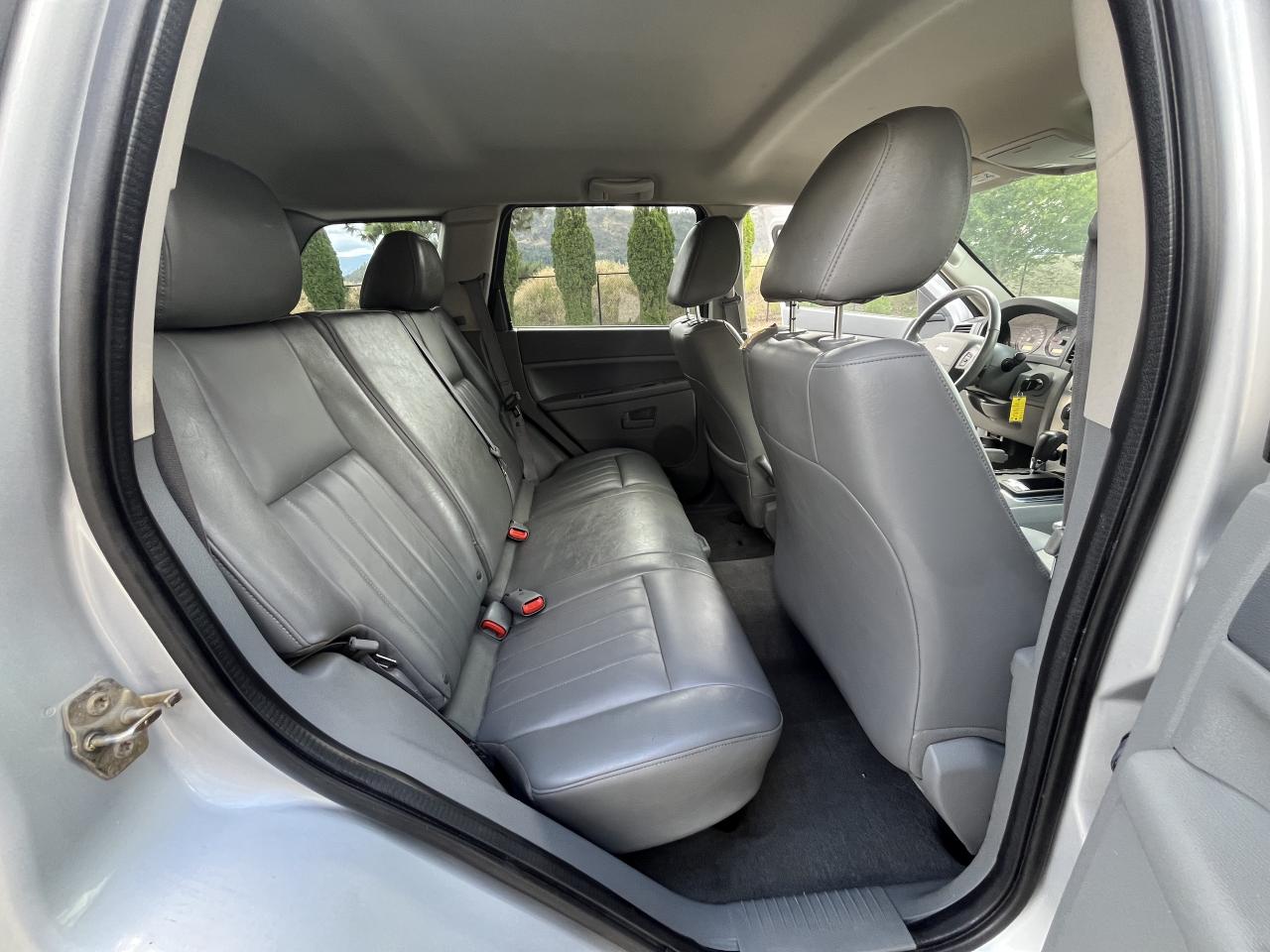 2005 Jeep Grand Cherokee LAREDO 4WD - Photo #11