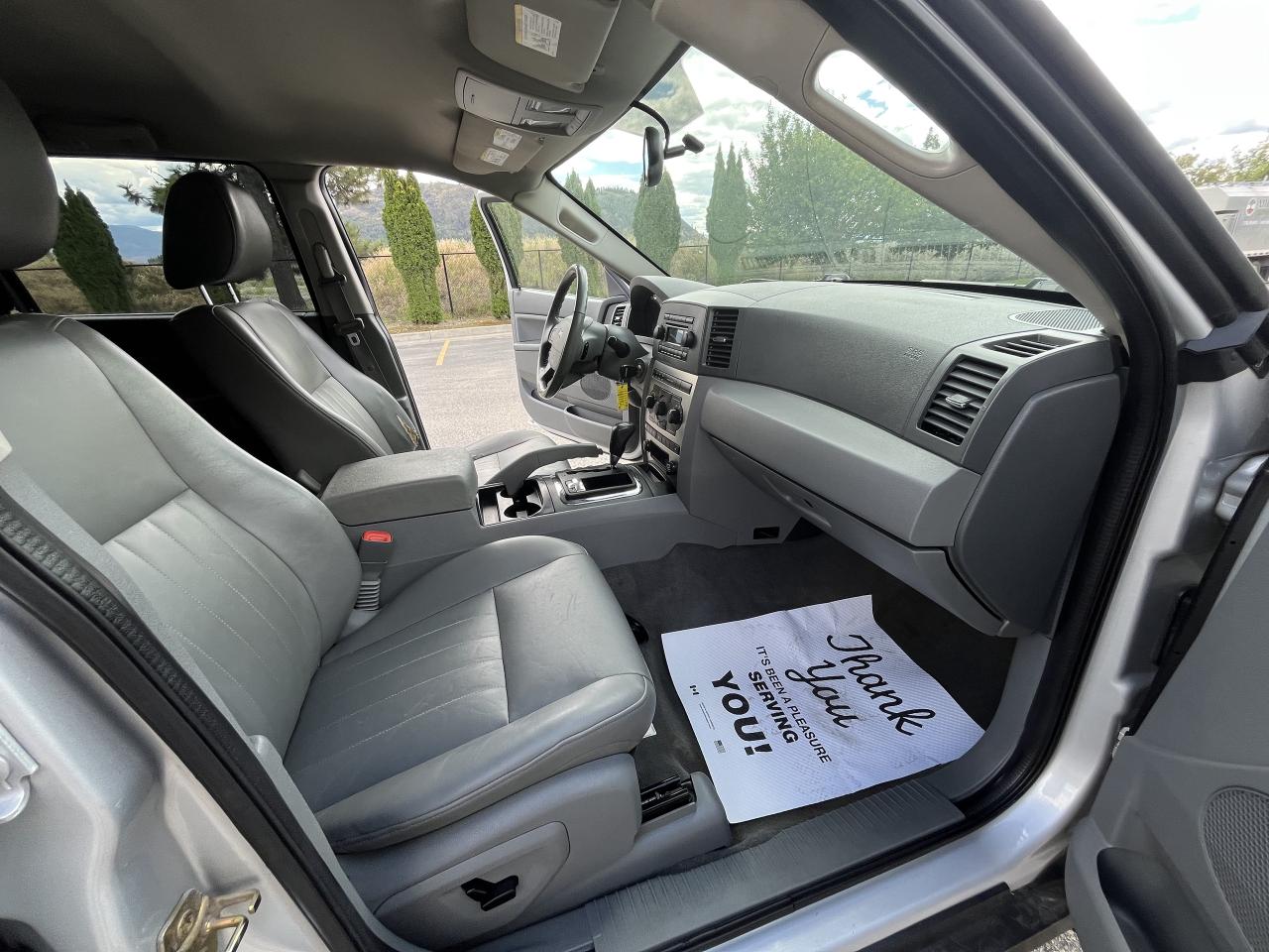 2005 Jeep Grand Cherokee LAREDO 4WD - Photo #12