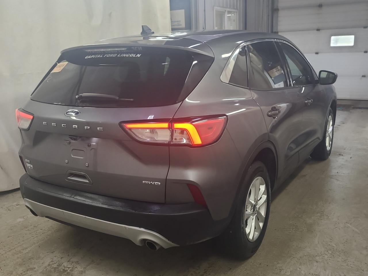 2021 Ford Escape SE Photo1