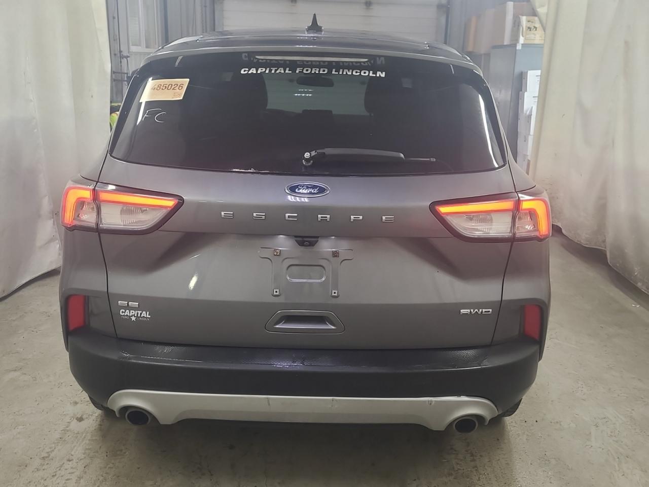 2021 Ford Escape SE Photo3