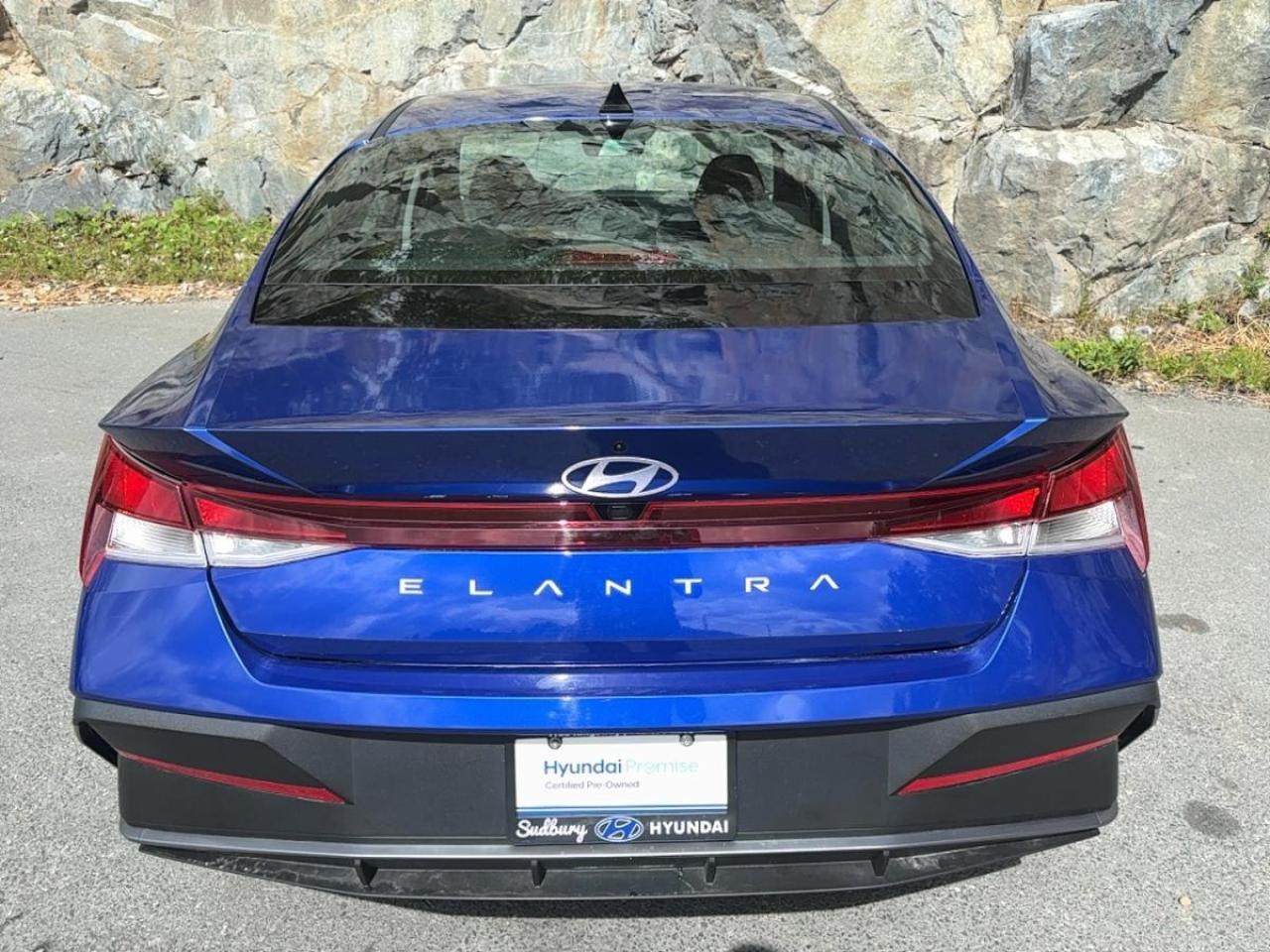 2024 Hyundai Elantra Preferred IVT Photo4