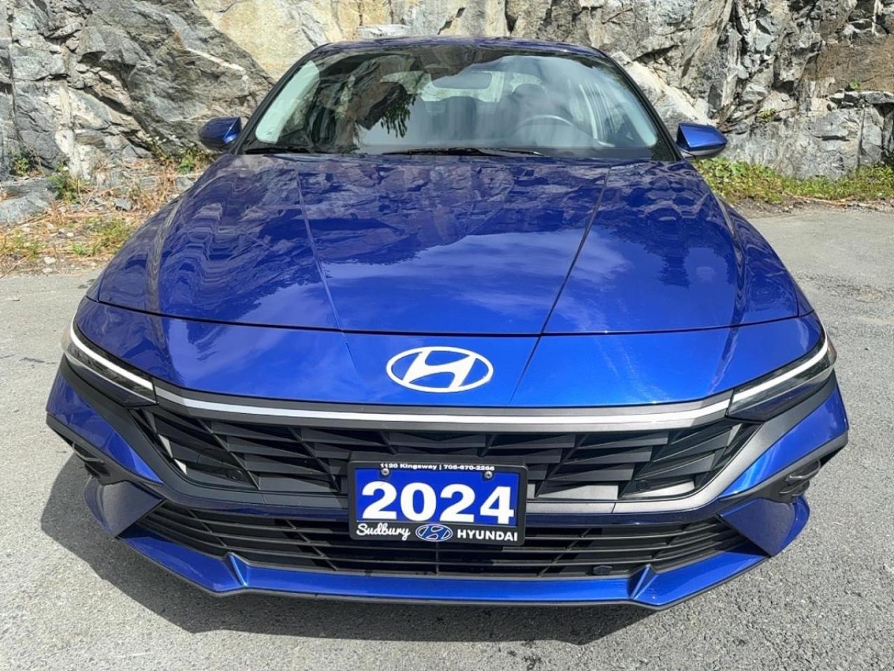 2024 Hyundai Elantra Preferred IVT Photo2