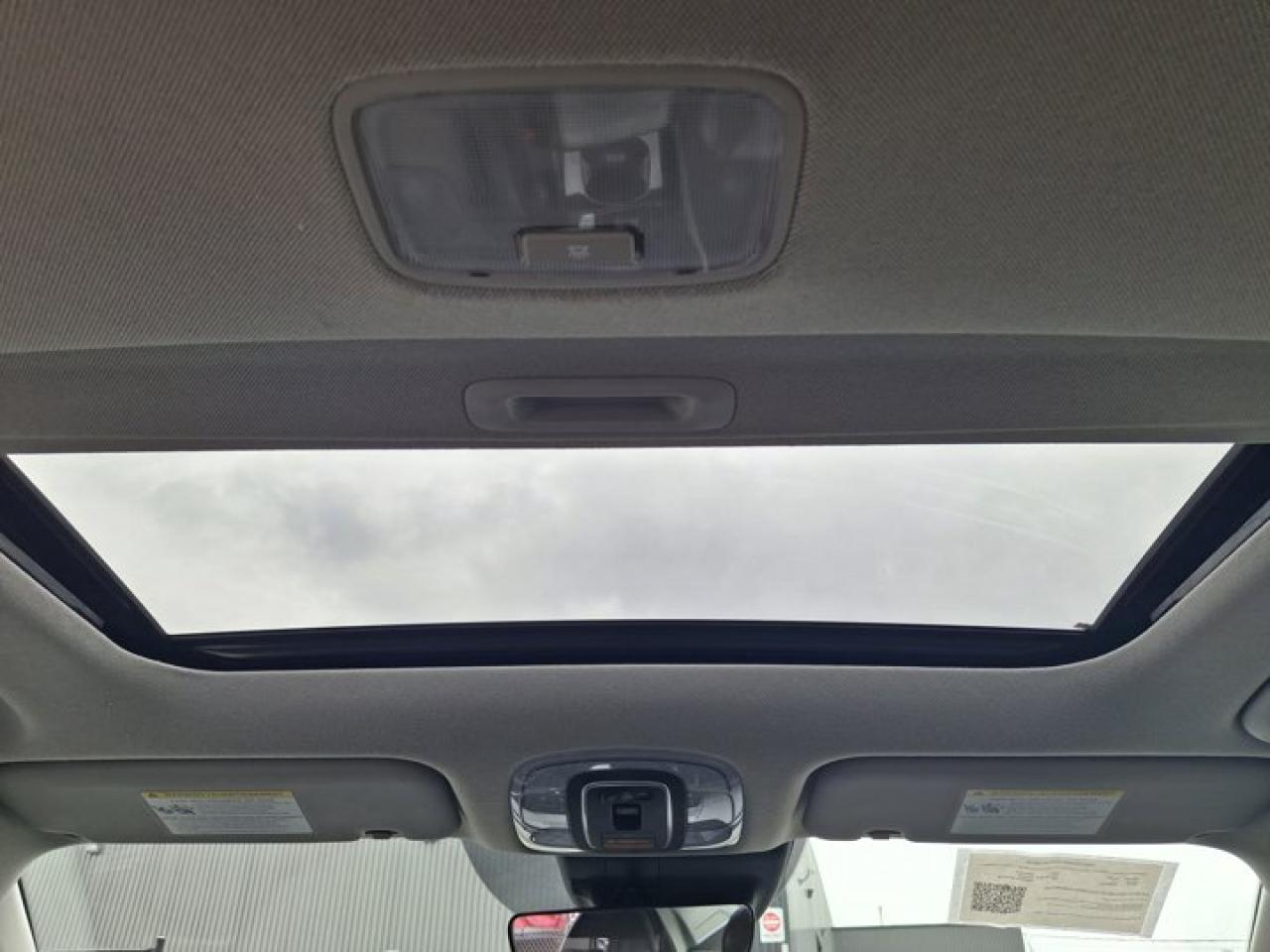 2022 Hyundai Elantra Hybrid Ultimate | Leather | Sunroof | Bose | Adaptive Cruise | Heated Wheel + Seats | New Tires | Photo