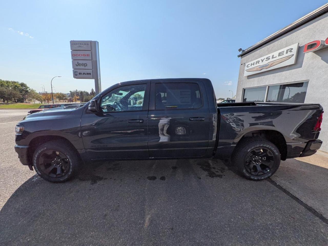 2026 RAM 1500 SPORT 4X4 CREW CAB 5'7" BOX Photo3