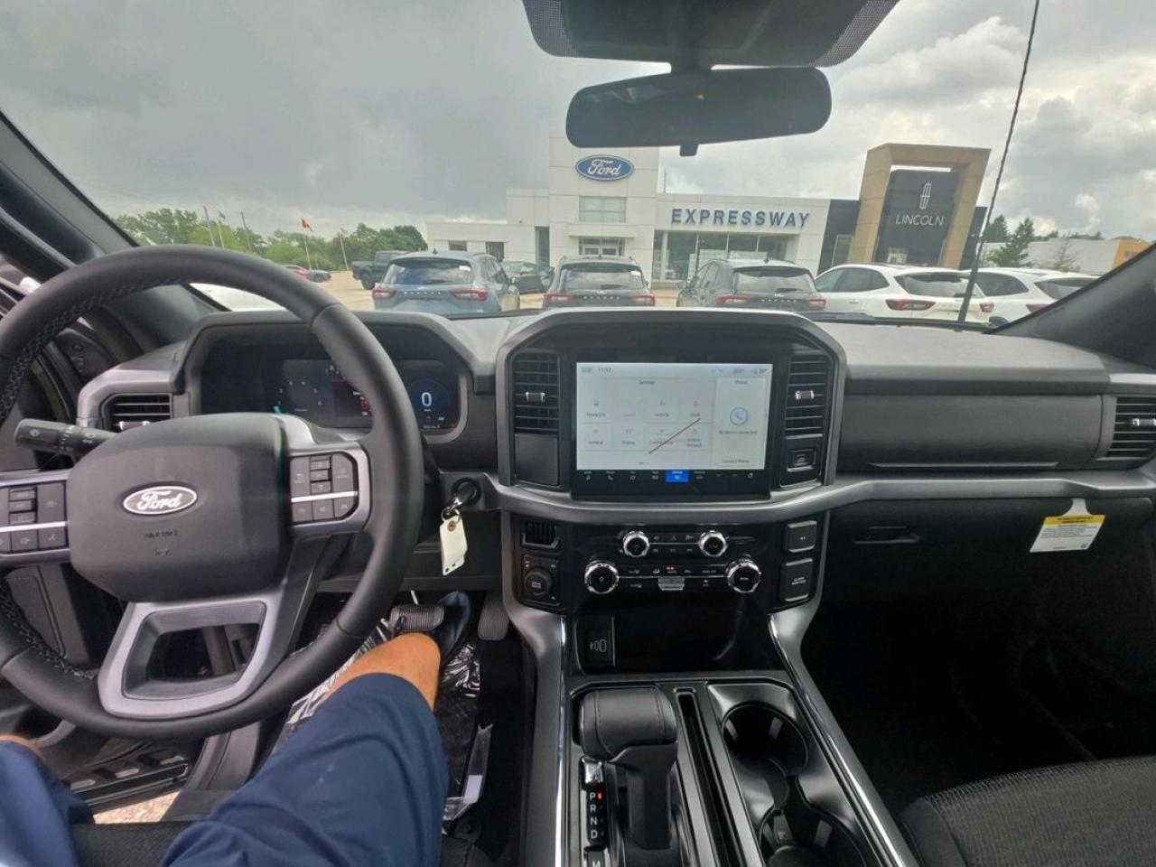 2025 Ford F-150 XLT Photo5