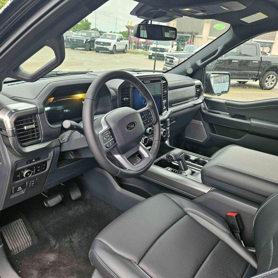 2025 Ford F-150 Lariat Photo5