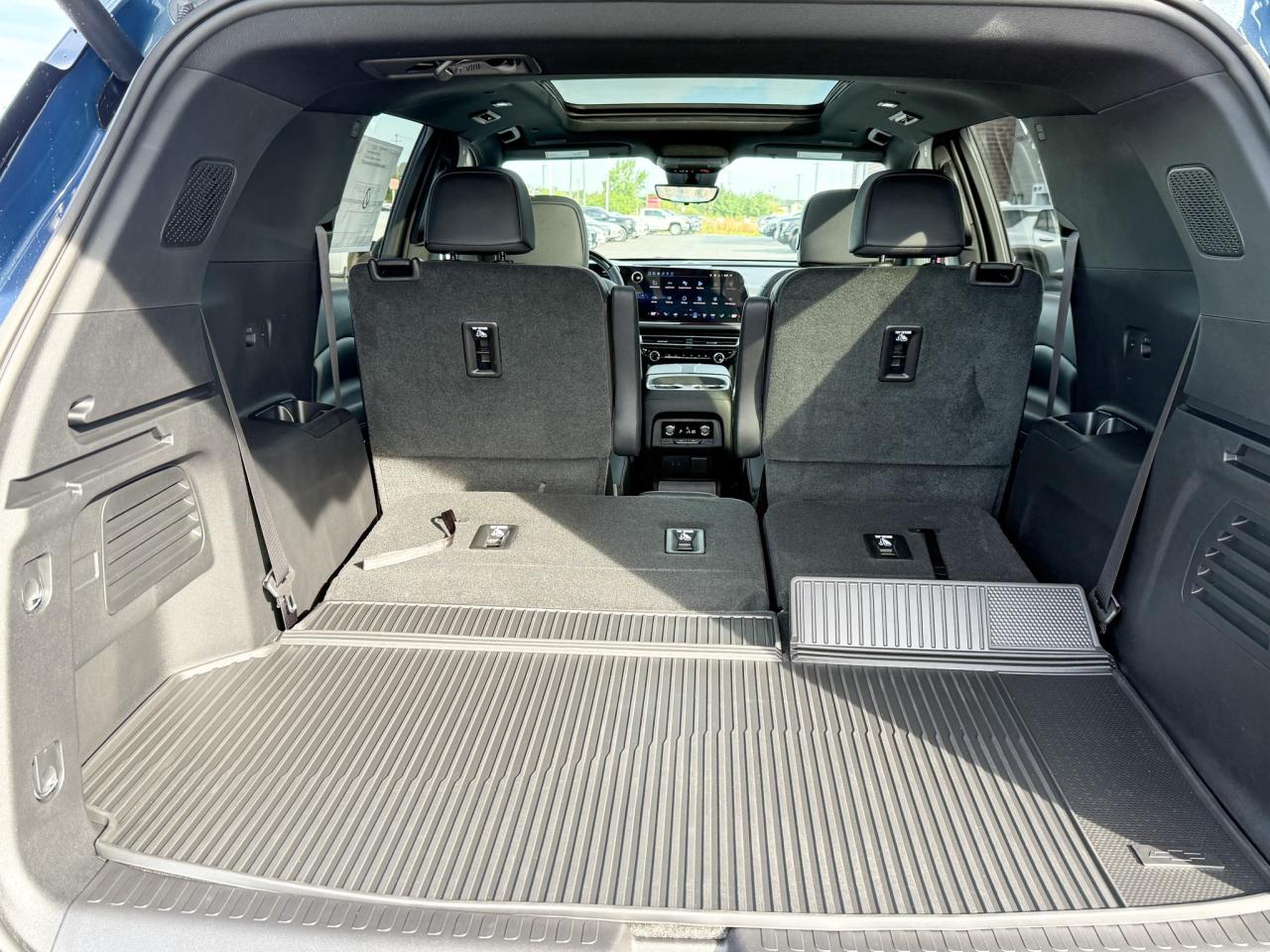 2026 Chevrolet Traverse Z71 2.5L 4 CYL WITH REMOTE START/ENTRY, SUNROOF, HEATED SEATS, HEATED STEERING WHEEL, POWER LIFTGATE, HD SURROUND VISION, APPLE CARPLAY AND ANDROID AUTO Photo4