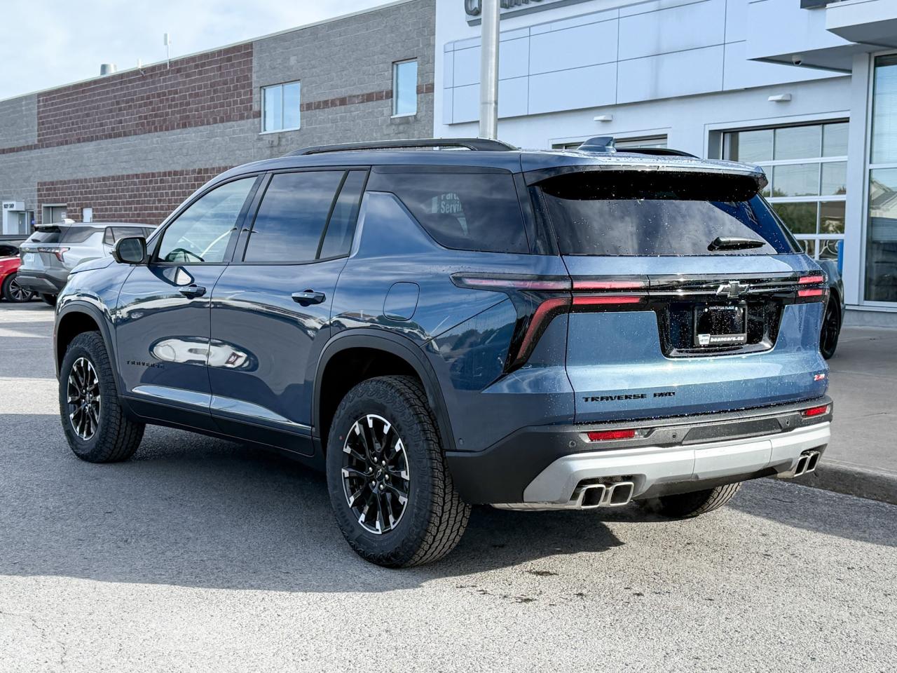 2026 Chevrolet Traverse Z71 2.5L 4 CYL WITH REMOTE START/ENTRY, SUNROOF, HEATED SEATS, HEATED STEERING WHEEL, POWER LIFTGATE, HD SURROUND VISION, APPLE CARPLAY AND ANDROID AUTO Photo