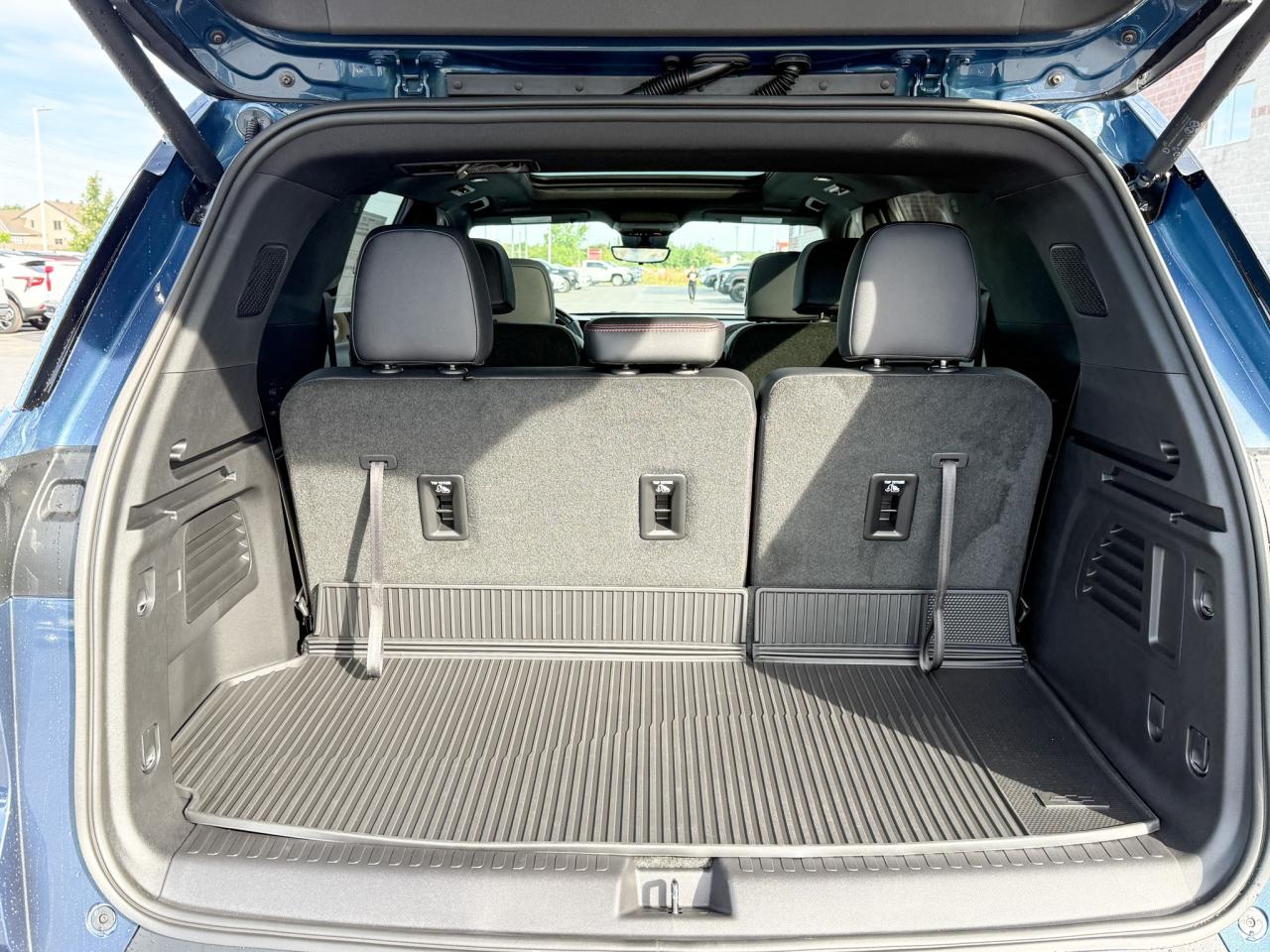 2026 Chevrolet Traverse Z71 2.5L 4 CYL WITH REMOTE START/ENTRY, SUNROOF, HEATED SEATS, HEATED STEERING WHEEL, POWER LIFTGATE, HD SURROUND VISION, APPLE CARPLAY AND ANDROID AUTO Photo