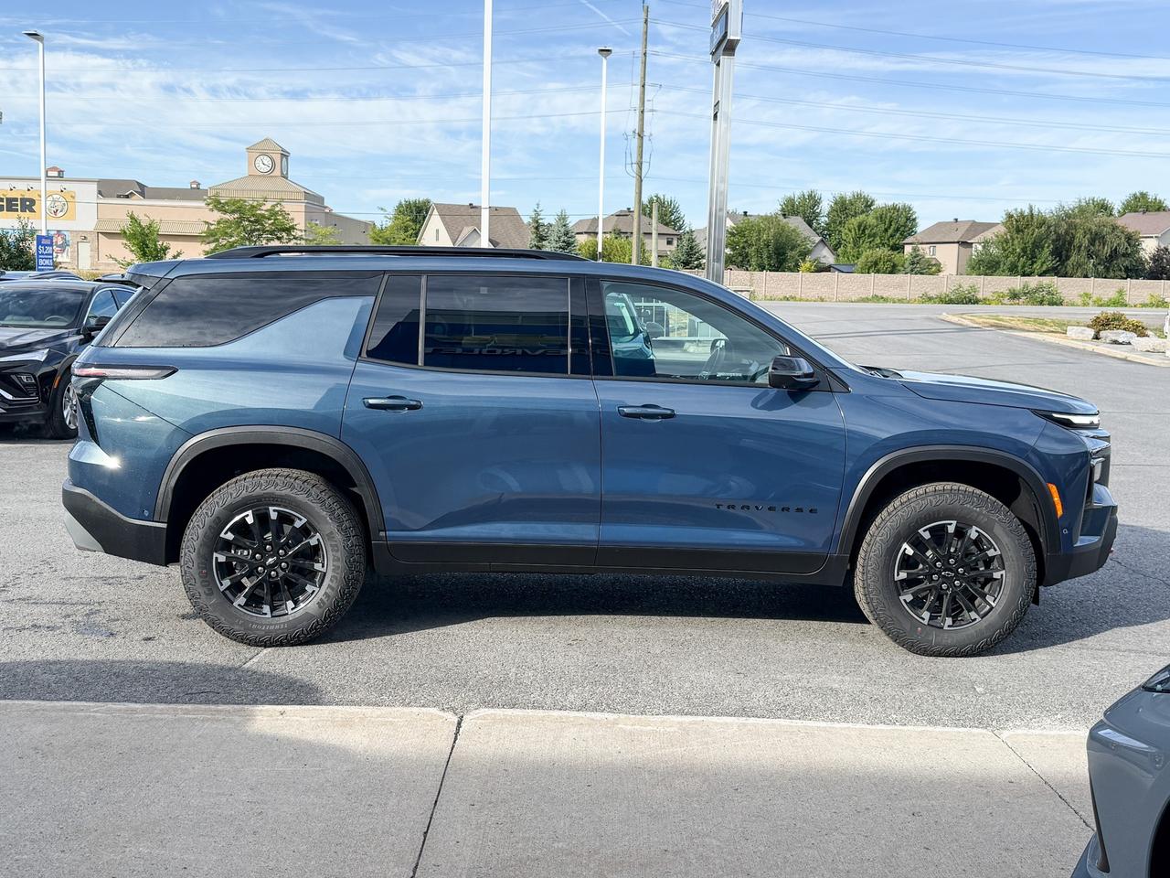 2026 Chevrolet Traverse Z71 2.5L 4 CYL WITH REMOTE START/ENTRY, SUNROOF, HEATED SEATS, HEATED STEERING WHEEL, POWER LIFTGATE, HD SURROUND VISION, APPLE CARPLAY AND ANDROID AUTO Photo