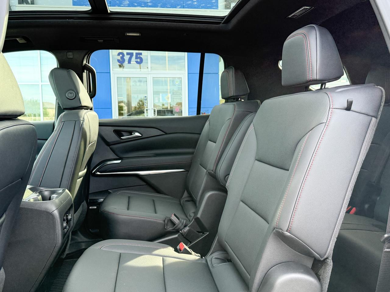 2026 Chevrolet Traverse Z71 2.5L 4 CYL WITH REMOTE START/ENTRY, SUNROOF, HEATED SEATS, HEATED STEERING WHEEL, POWER LIFTGATE, HD SURROUND VISION, APPLE CARPLAY AND ANDROID AUTO Photo