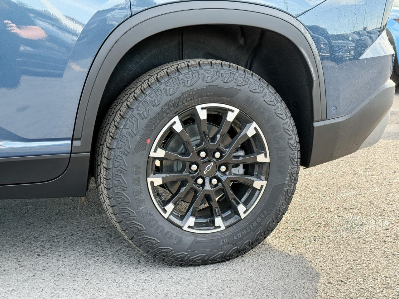 2026 Chevrolet Traverse Z71 2.5L 4 CYL WITH REMOTE START/ENTRY, SUNROOF, HEATED SEATS, HEATED STEERING WHEEL, POWER LIFTGATE, HD SURROUND VISION, APPLE CARPLAY AND ANDROID AUTO Photo